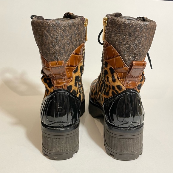 Michael Kors Khloe Lug Sole Combat Boot in sz 7.5US - Picture 9 of 14